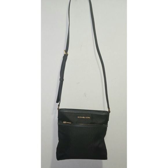 Michael Kors crossbody messenger bag, Black‎ w/ large front pocket - Picture 1 of 6